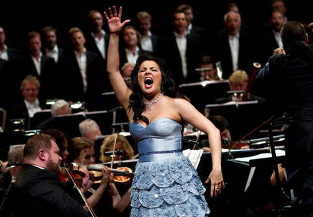 Концерт оперной дивы из Краснодара Нетребко отменили в Швейцарии