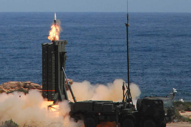 Политик Филиппо осудил решение Макрона передать Киеву систему ПРО SAMP/T