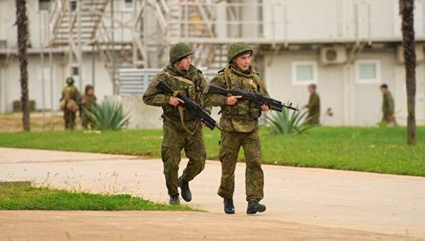 Военнослужащие российской военной базы в Абхазии во время тренировки по противодействию терроризму