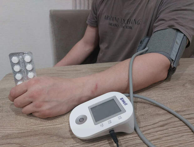 Не погрешность прибора, а тревожный сигнал: почему артериальное давление на руках разное