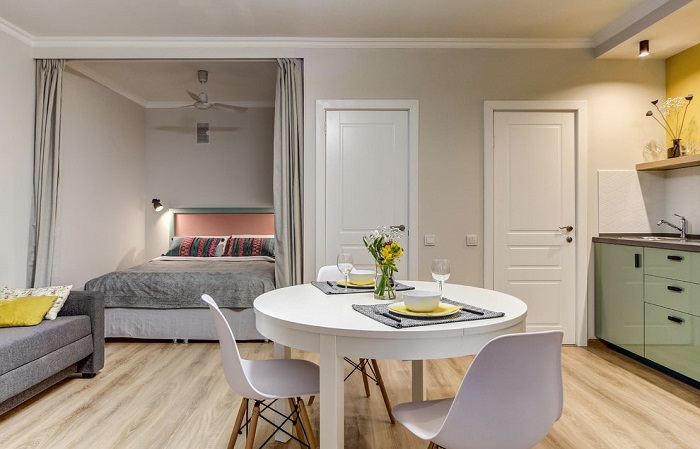 Кровать можно расположить в нише. / Фото: Design-homes.com Кровать можно расположить в нише. / Фото: Design-homes.com