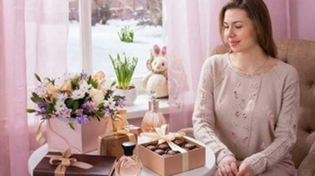 Подарки, 8 Марта / Изображение сгенерировано GigaChat от Сбера / amic.ru