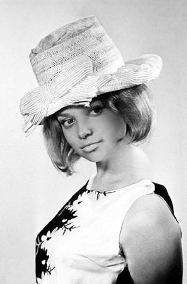 В 1960-е годы французский журнал Candide включил её в первую десятку самых красивых актрис мира. | Фото: reactor.cc/.
