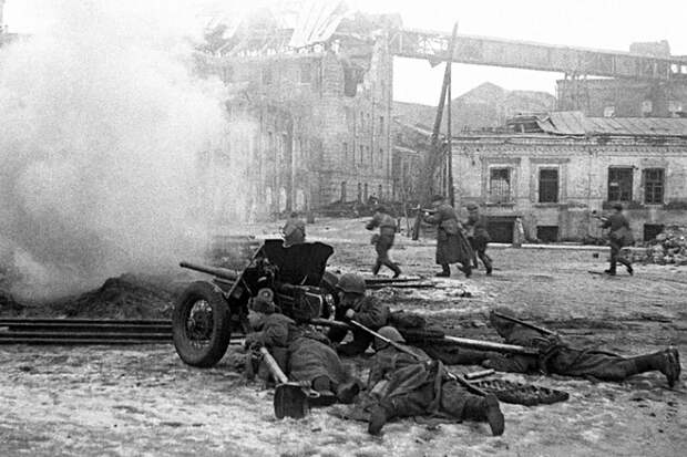Фото: Анатолий Егоров/Фотохроника ТАСС Подвиг Кольчака: как артиллерист уничтожил четыре танка за час