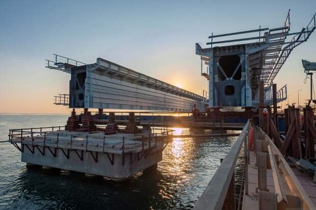 Продолжается строительство железнодорожной части Крымского моста. Фото: most.life