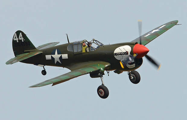 На фото: Curtis P-40 Warhawk