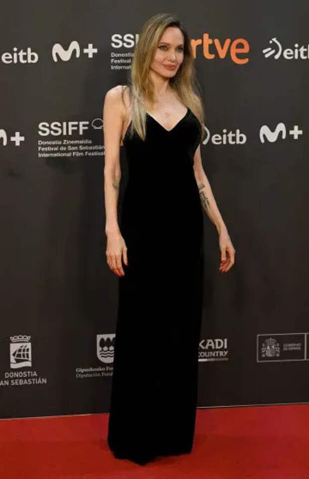 Анджелина Джоли