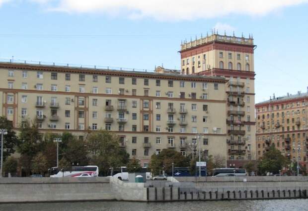 Земфира переписала московскую квартиру на самого близкого человека