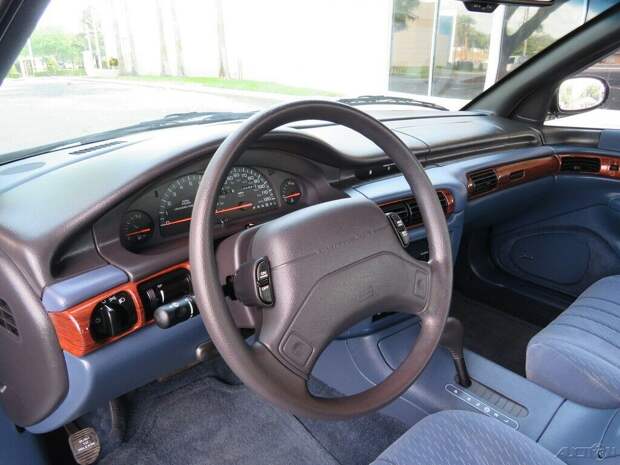 Chrysler Concorde 1994 года, который хранили в помещении с микроклиматом