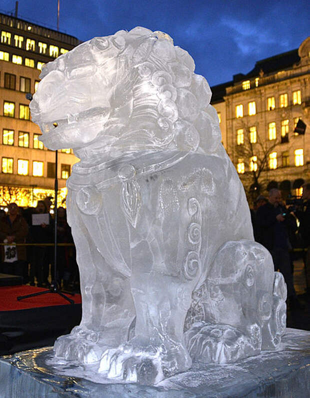 File:Ai Weiweis Ice Sculptures in Stockholm 2014.jpg