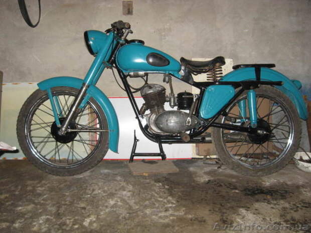 Один из самых старых мотоциклов.