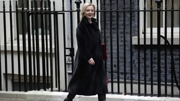 Глава МИД Британии Трасс не исключила, что новые санкции затронут российские СМИ