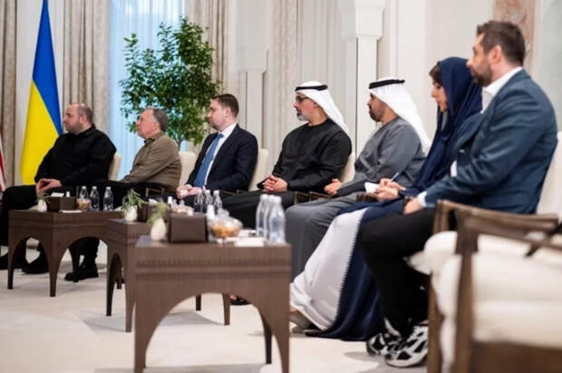 Украинцев возмутили дорогие кроссовки Арахамии на переговорах в ОАЭ