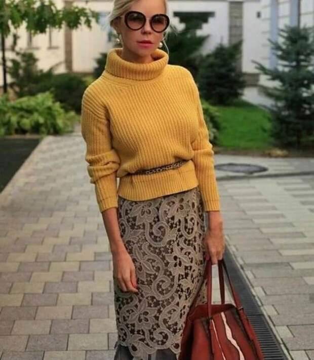 Стильное и оригинальное сочетание джемпера крупной вязки и юбки-карандаш из ажурной ткани. /Фото: lady-journal.info Стильное и оригинальное сочетание джемпера крупной вязки и юбки-карандаш из ажурной ткани. /Фото: lady-journal.info