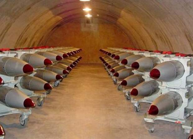 США хотят сбросить на Иран ядерную бомбу, чтобы отступить с победой