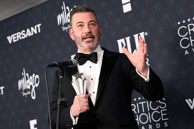 Известный телеведущий заплакал в прямом эфире