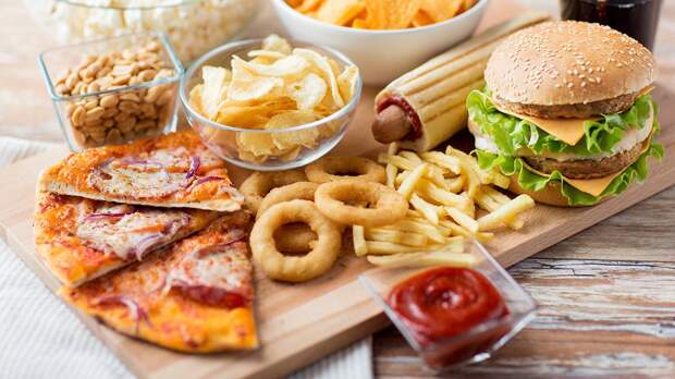 Психолог Сальникова объяснила, как еда управляет эмоциями