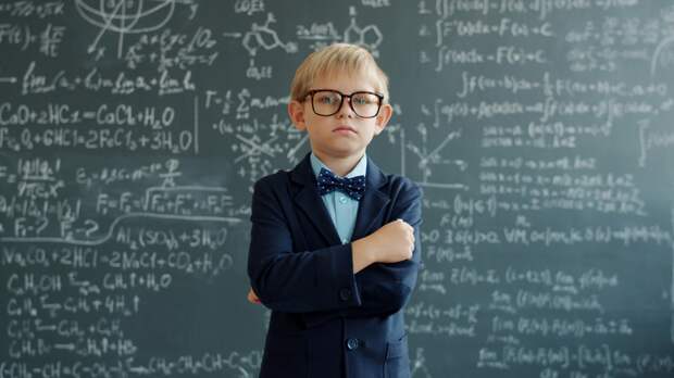 Психолог Самбурский: сравнение с окружающими разовьет в ребенке синдром отличника