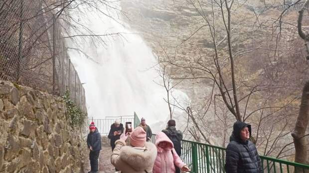 Самый высокий водопад Крыма разбушевался из-за таяния снега и обильных осадков