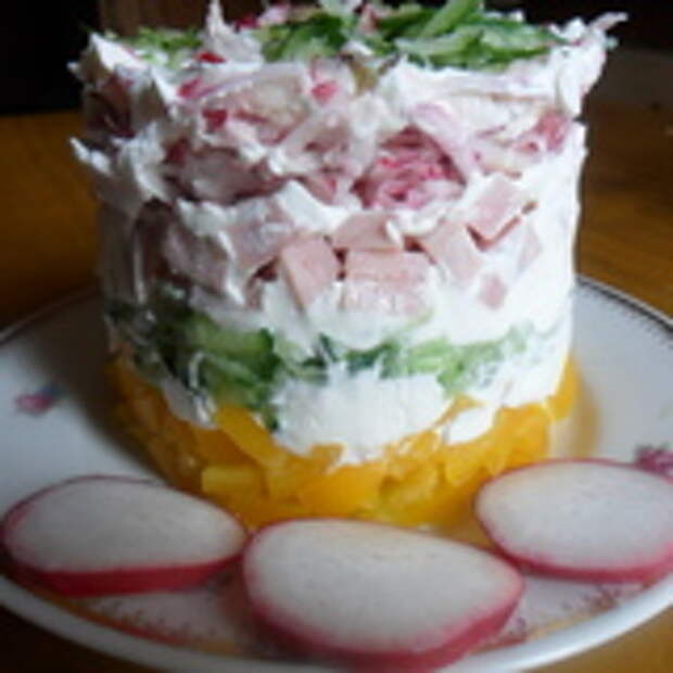 Салат с ветчиной и сырным кремом