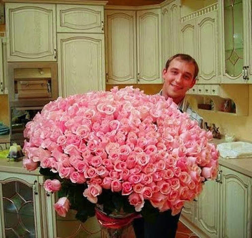 Подарил цветы прикол