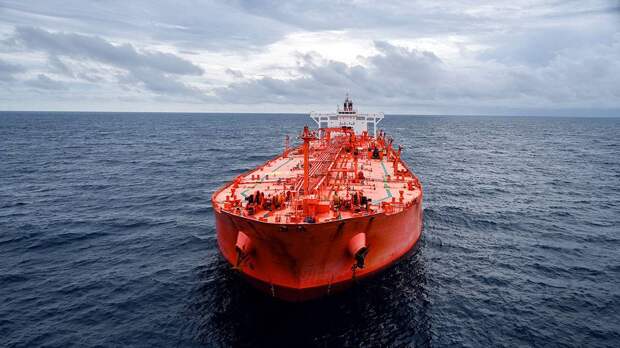 Неуправляемый «зомби-танкер» с нефтью начал дрейф у Гибралтарского пролива