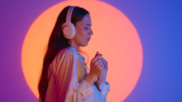 Выбираем новые наушники: лучшая проводная и беспроводная модели по версии EISA