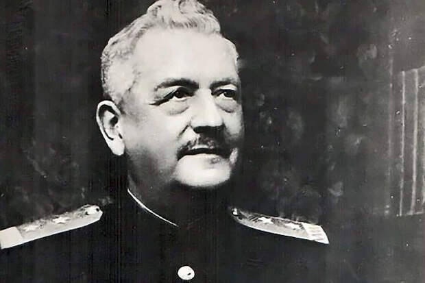 У него было 225 миллионов золотом, но он не потратил ни копейки. Что генерал Игнатьев сделал с деньгами России после революции?