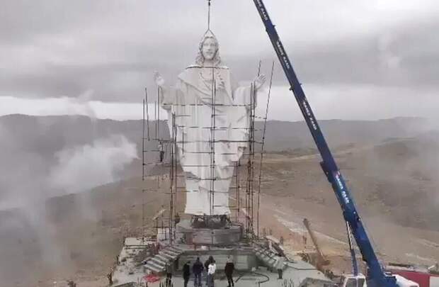 Статую Иисуса Христа установили на границе Ливана и Сирии
