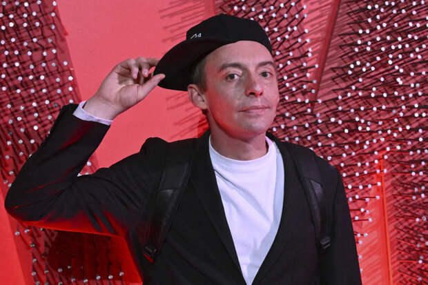 Актер Илья Дель впервые вышел на сцену после перелома позвоночника