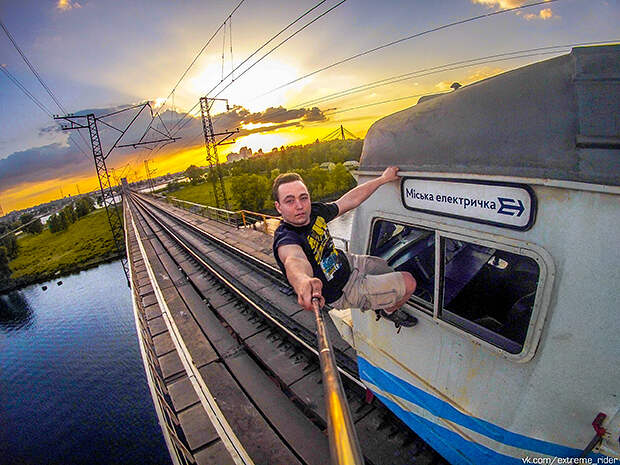 Самые глупые селфи. Фото: vk.com/extreme-rider