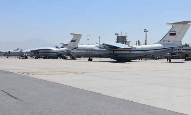 Российские самолеты в аэропорту Кабула в ожидании пассажиров (фото из открытых источников)