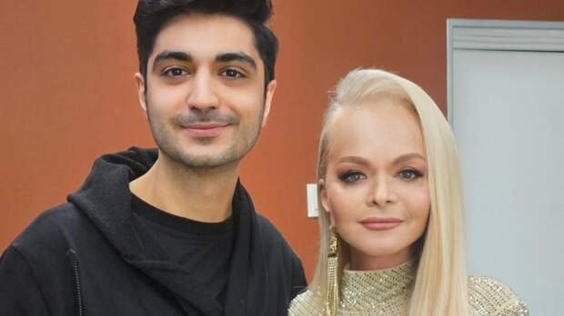 Друг Ларисы Долиной рассказал, как прошёл юбилейный концерт певицы: «Ей тяжело, но она держится»