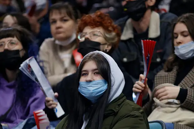 Россию ожидает шестая волна коронавируса, считает эксперт