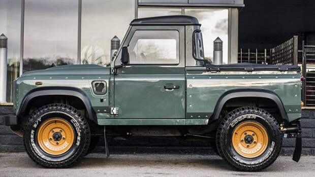 Компания Land Rover представила пикап будущего — Defender 2