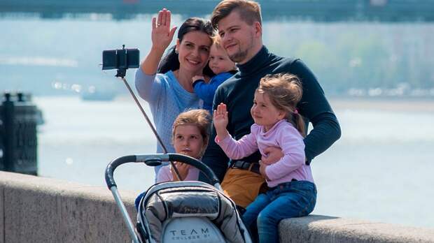 Психолог Гут назвал причины, по которым люди делают селфи