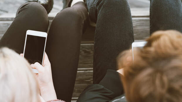 Психолог Абравитова пояснила, почему подростки создают себе кумиров