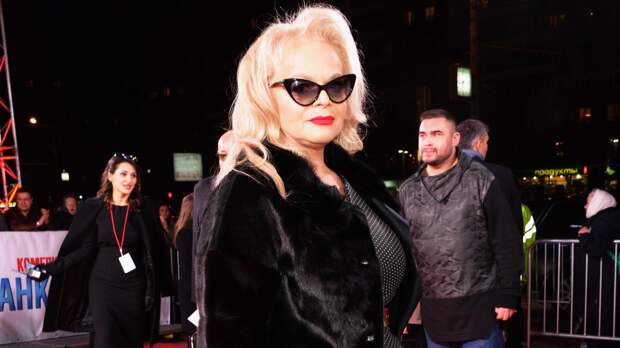 Полина Лурье сменила замки в дверях бывшей квартиры Ларисы Долиной