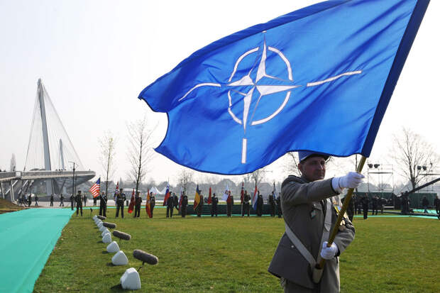 Аналитик Армстронг: НАТО готовит провокацию против России