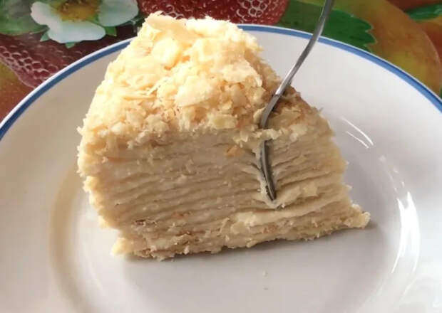 Тот самый торт «Наполеон» из старой тетрадки, но с необычной начинкой: рецепт, который возвращает в детство