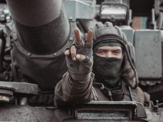 Псковские десантники в зоне СВО обзавелись шевронами с портретом Лаврова