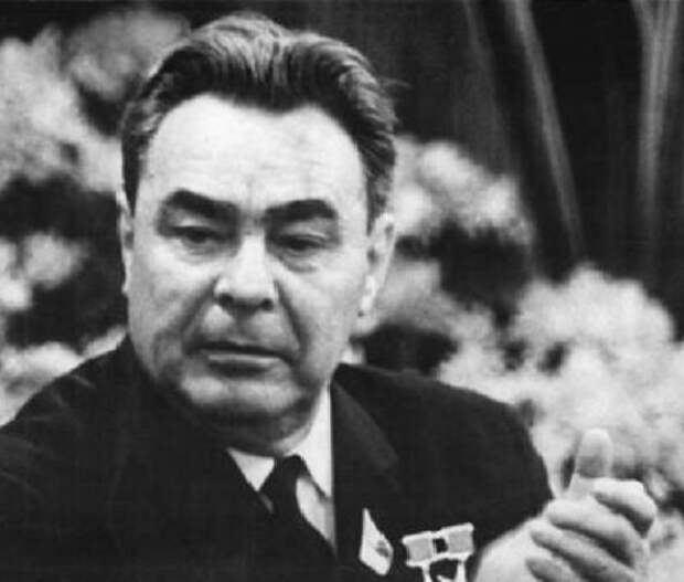 "Зубы генсека": как Брежнев отблагодарил немецких дантистов