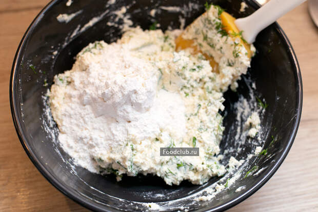 Соленые сырники с зеленью (этап 3)