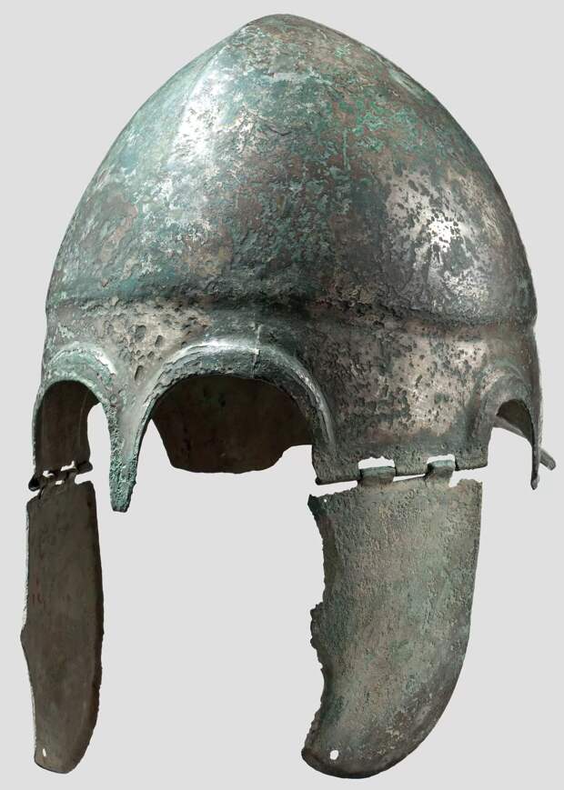 Халкидский шлем с нащечниками на петлях
