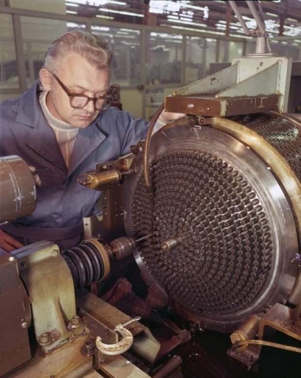 Производство инжектора основного двигателя для Спейс Шатл, 1977 год, США было, история, фото