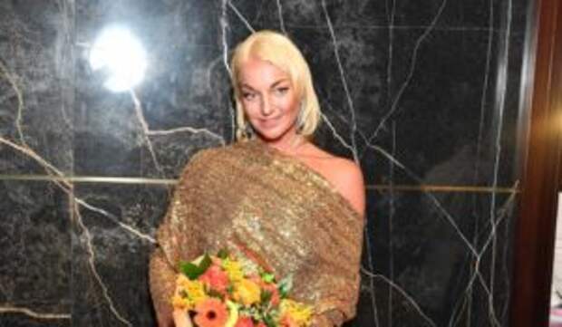 Волочкова похвасталась пышным бюстом