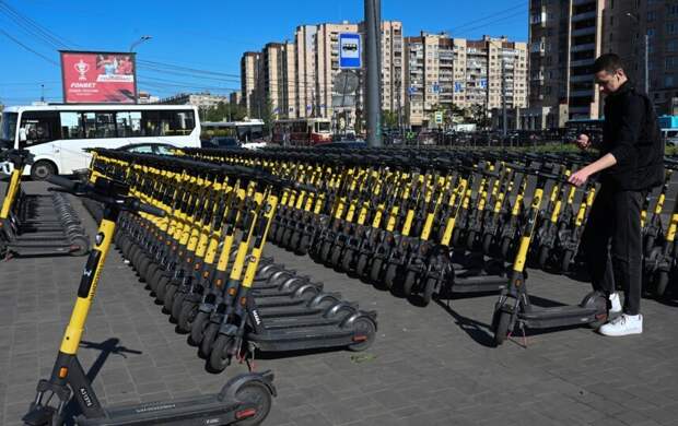 В Петербурге лицам младше 16 лет могут запретить ездить на электросамокатах