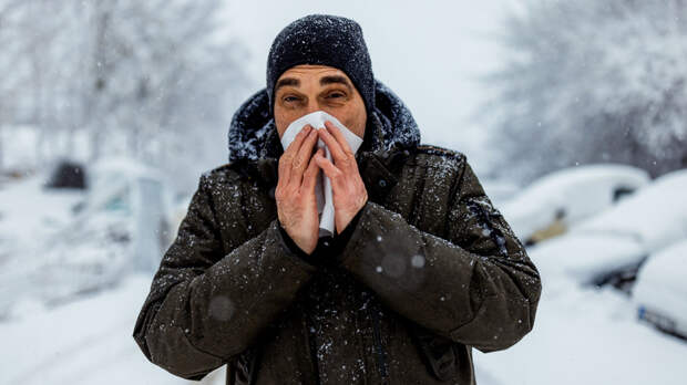 Врач Калюжин посоветовал избегать перепадов температуры при аллергии на холод