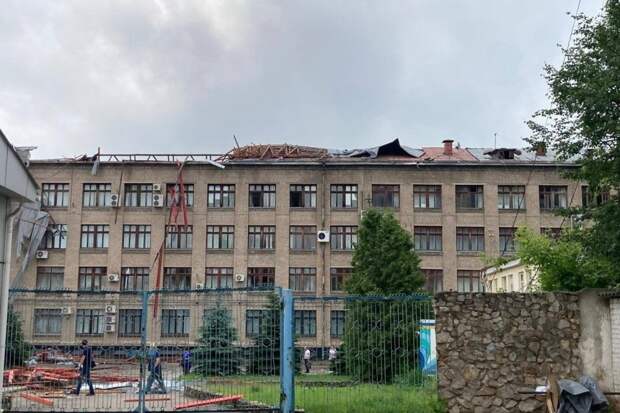 У Алексинского завода тяжелой промышленной арматуры снесло крышу из-за непогоды