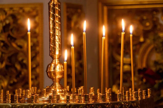 "Фома": священник объяснил, как правильно молиться за некрещёного родственника